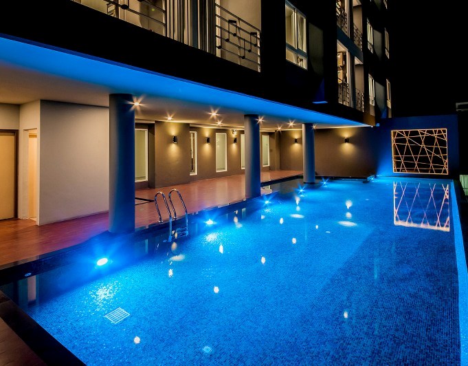 Facilities : Pool View