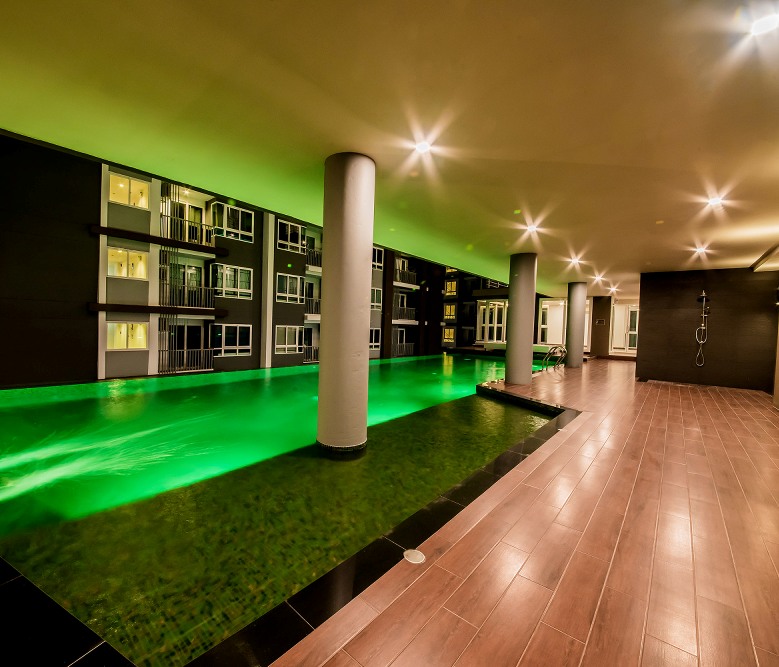 Facilities : Pool View