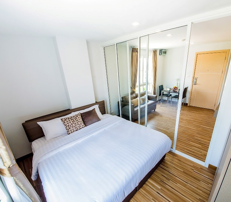 1 Bedroom : Mountain View